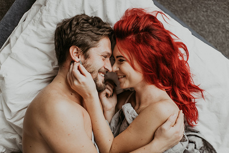 Mann und Frau haben Periodensex
