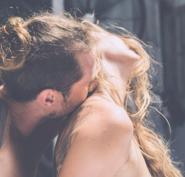 Frau genießt Sex bei Hitze